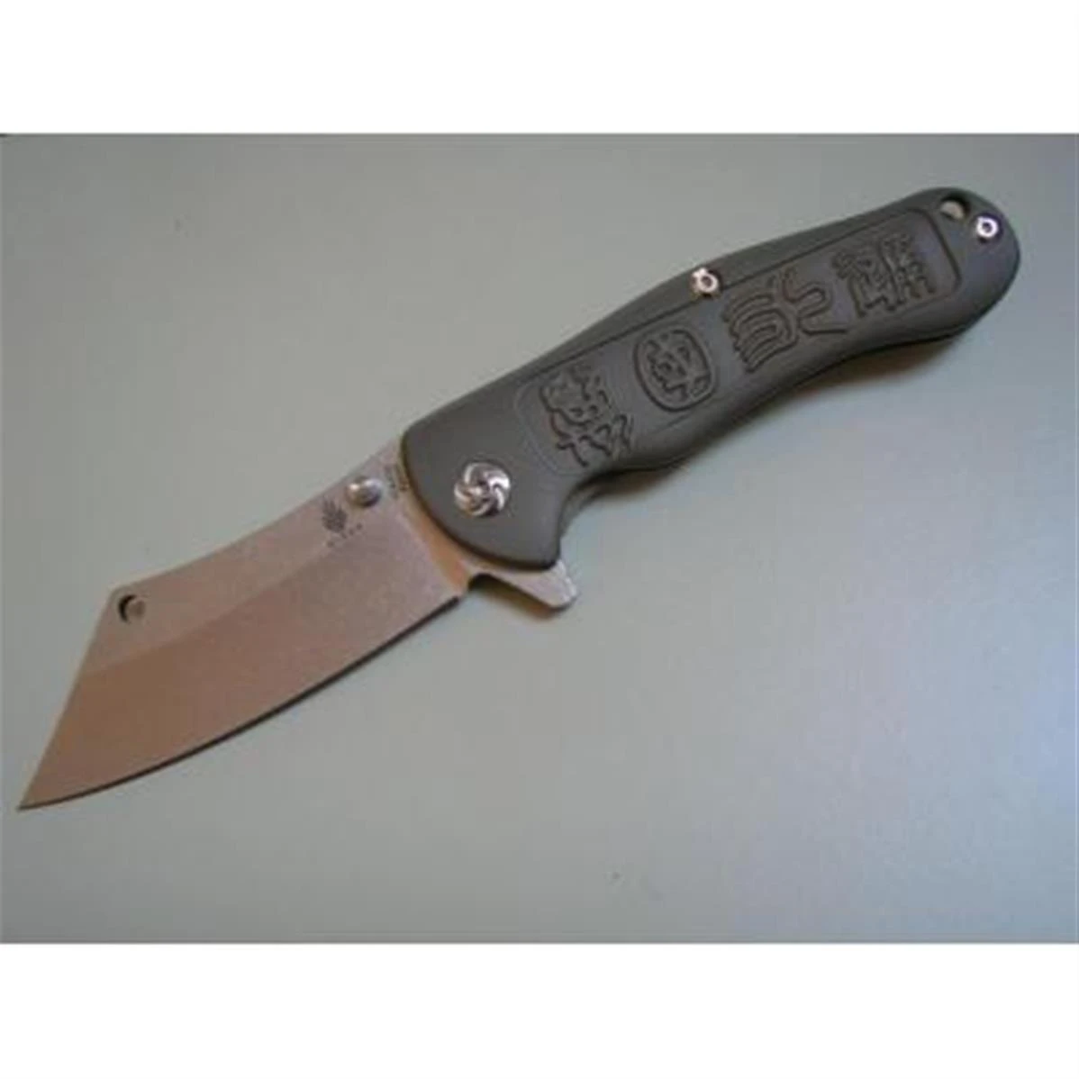 Couteau Kizer Zugang Lame Acier CPM-S35VN Manche Titane 6Al4V Gravures Framelock KI4439 - Free Shipping 3 Couteau Kizer Zugang Lame Acier CPM-S35VN Manche Titane 6Al4V Gravures Framelock KI4439 - Free Shipping